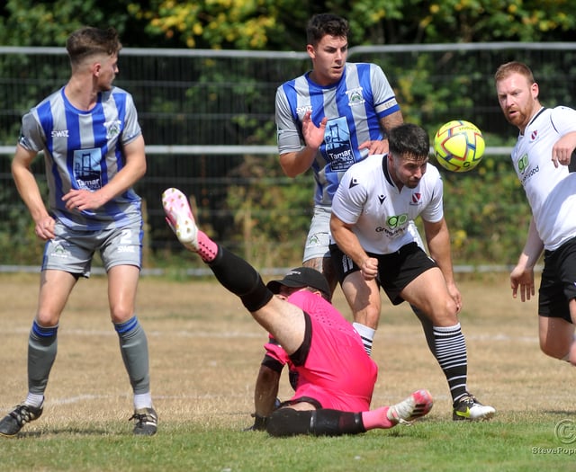 MATCH GALLERY: Teignmouth vs Holsworthy