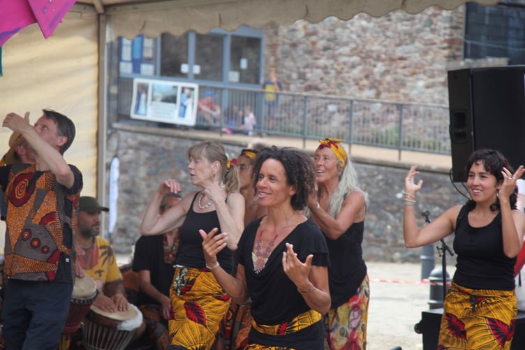 Shumba Arts at the opening ceremony. Paul Liengaard