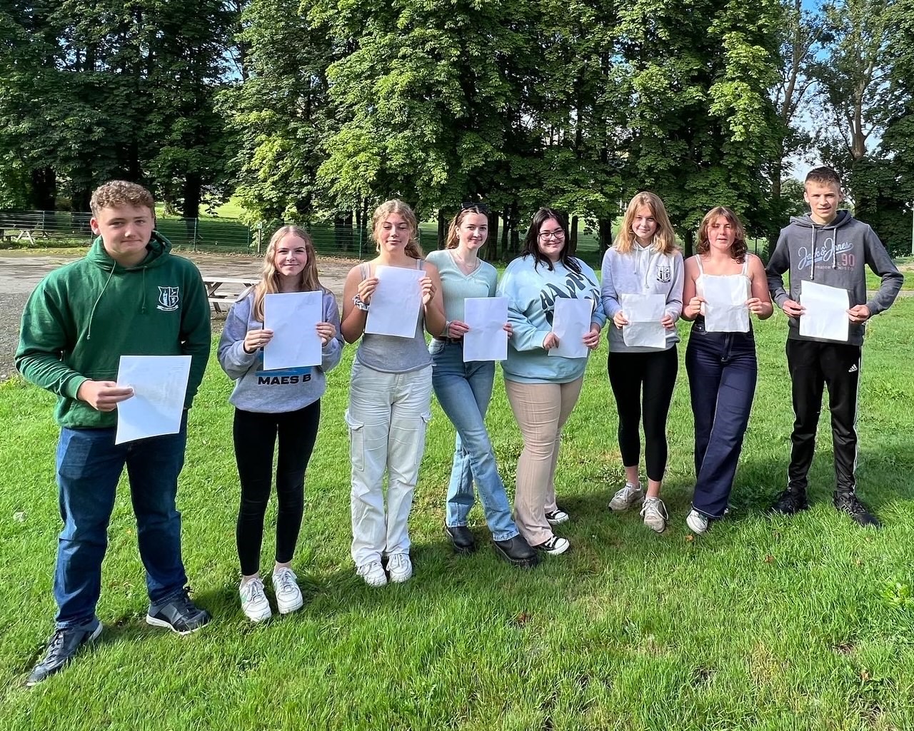 hyddgen Elgan Jarman Efa Bleddyn Jones Hanna Penrhyn Jones Lisa Fychan Erin Evans Emma Fletcher Sophie Banning Osian Jones.jpg