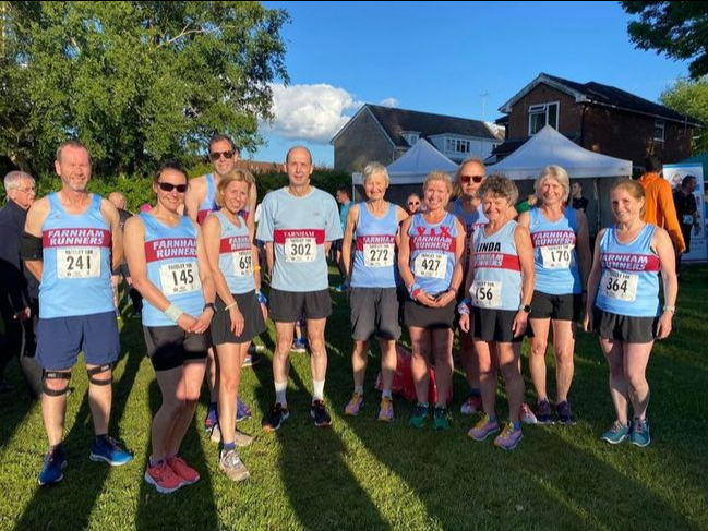 Farnham Runners line up before the June Yateley race