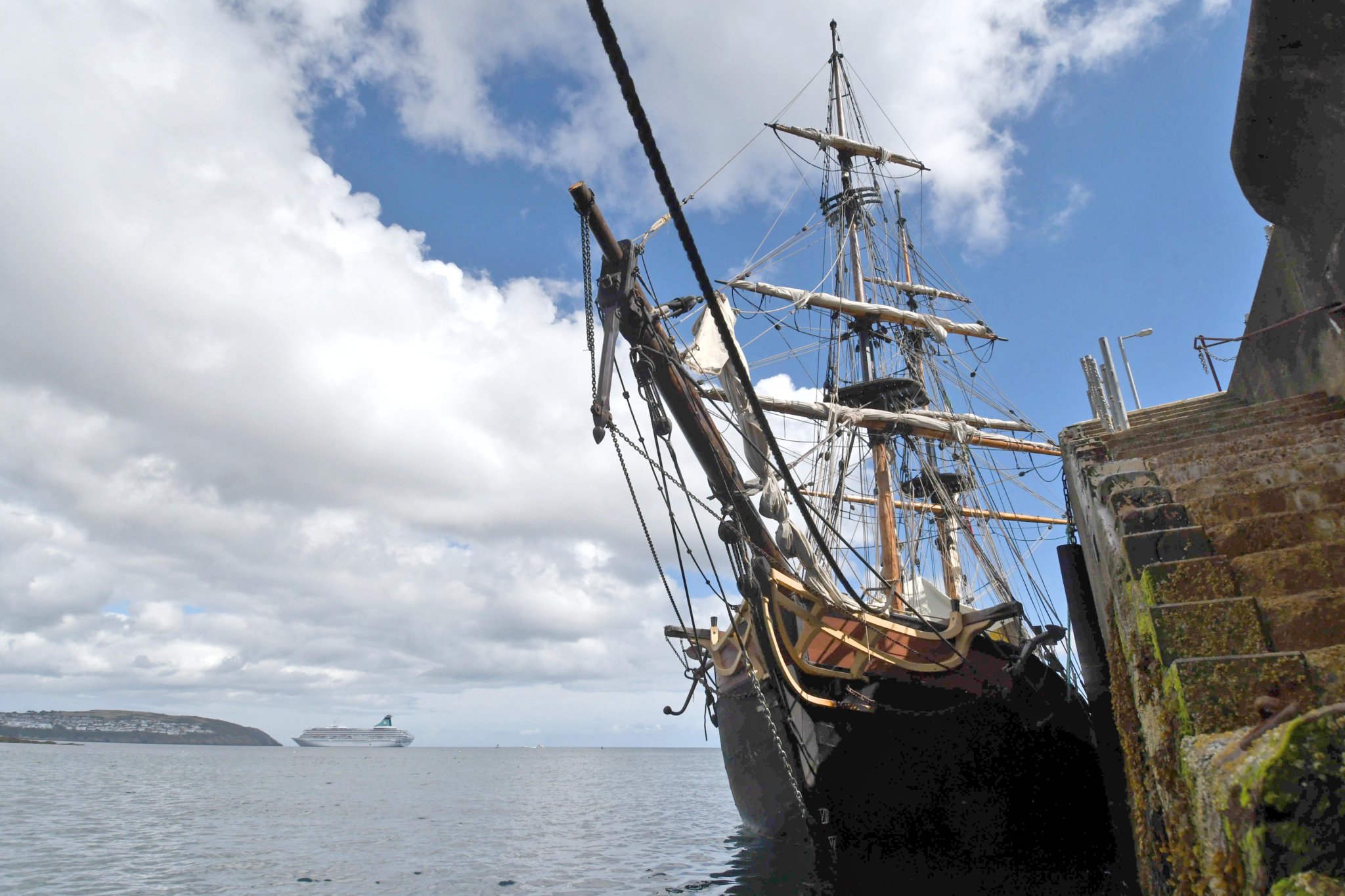 Eight Manx young people have helped to sail the tall ship Phoenix, a two-masted brig, around the island as part of a six-day programme organised by Isle of Man Maritime -