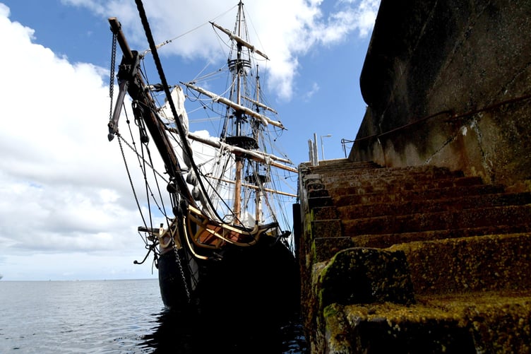 Eight Manx young people have helped to sail the tall ship Phoenix, a two-masted brig, around the island as part of a six-day programme organised by Isle of Man Maritime -