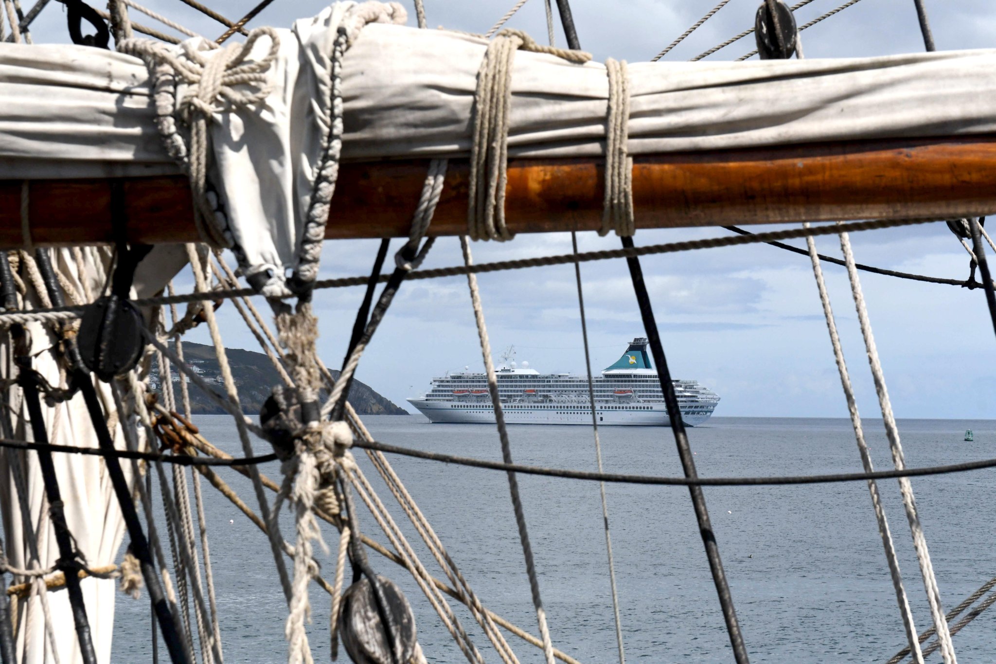 Eight Manx young people have helped to sail the tall ship Phoenix, a two-masted brig, around the island as part of a six-day programme organised by Isle of Man Maritime -