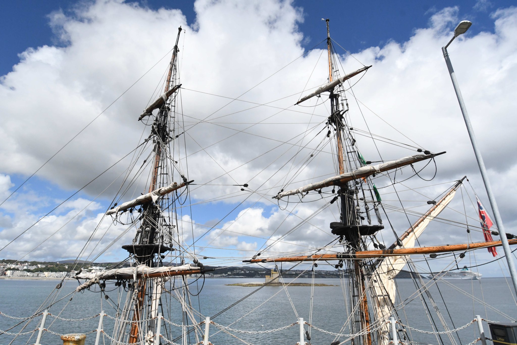 Eight Manx young people have helped to sail the tall ship Phoenix, a two-masted brig, around the island as part of a six-day programme organised by Isle of Man Maritime -