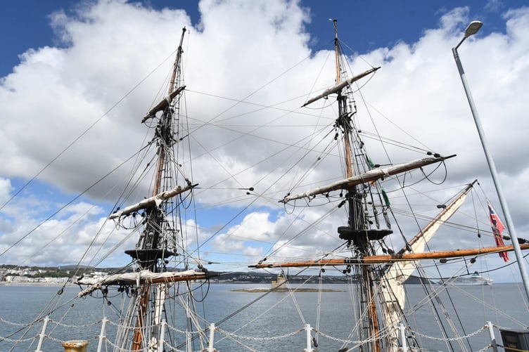 Eight Manx young people have helped to sail the tall ship Phoenix, a two-masted brig, around the island as part of a six-day programme organised by Isle of Man Maritime -