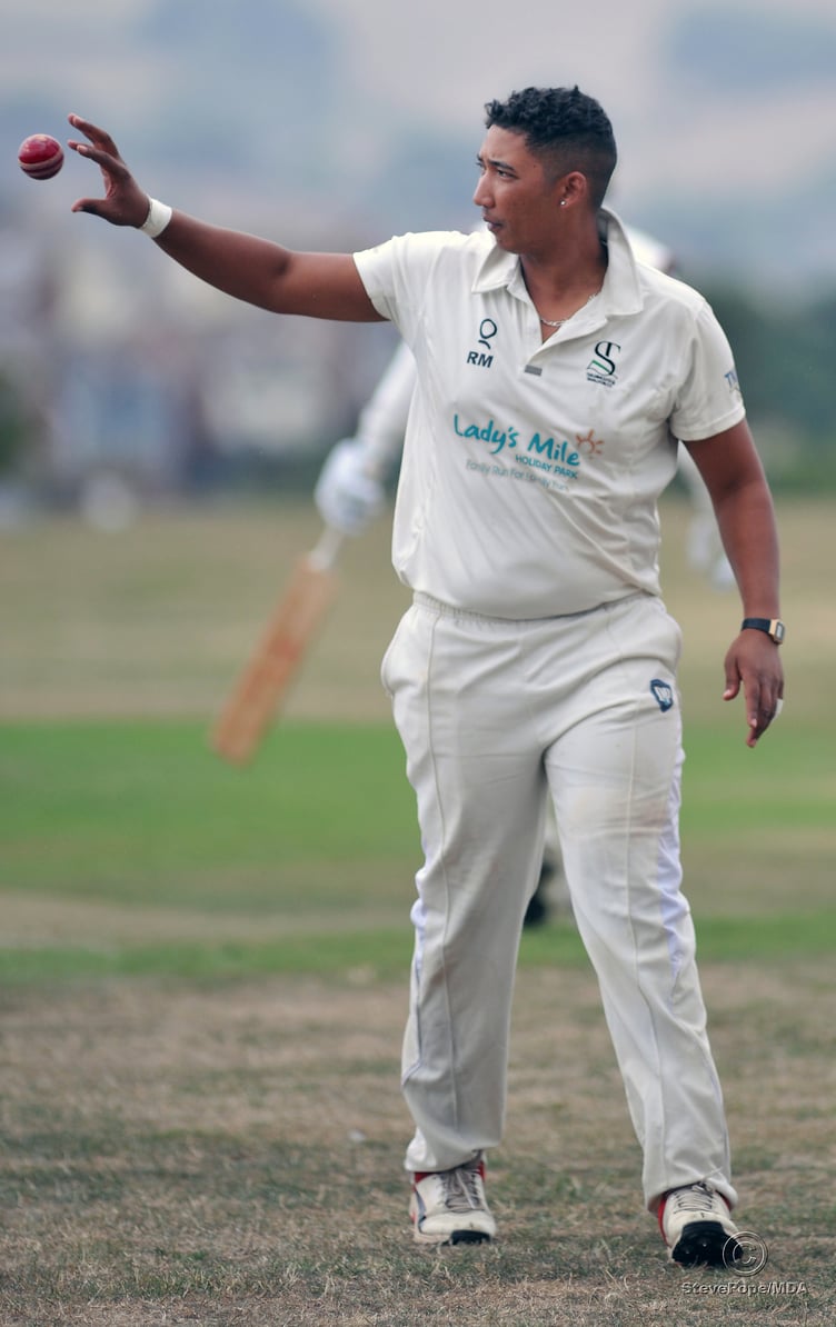 Photo: Steve Pope MDA030922E_SP011 Tolchards Devon Cricket League C Division (West). Teignmouth and Shaldon versus Yelverton Bohemians. T&S's Ruben Minnaar	