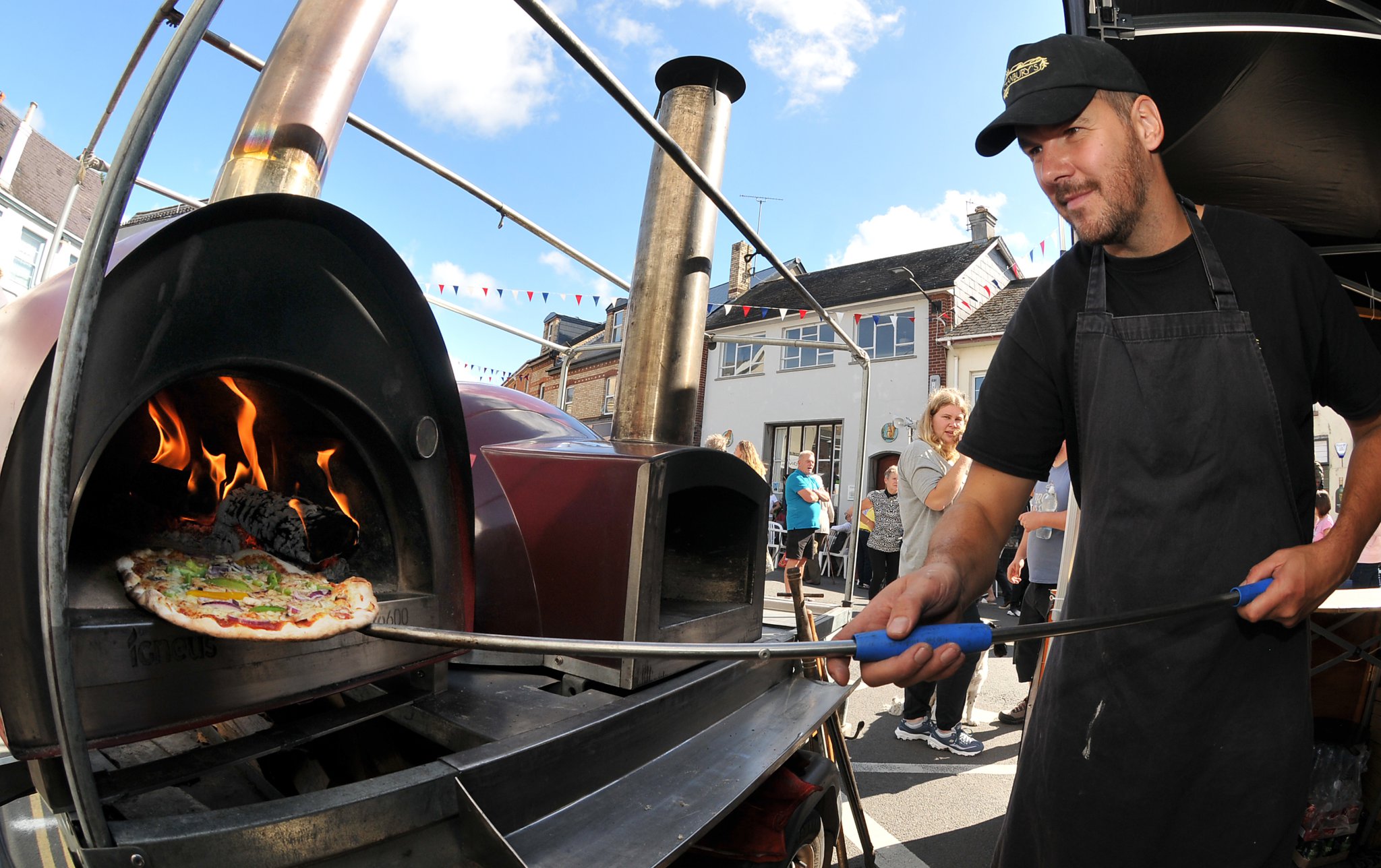 Photo: Steve Pope MDA100922A_SP027
Nourish Food Festival at Bovey Tracey. Fire up the pizza ovens - Peter Danbury from Chanbury's Pizza in Kingsteignton