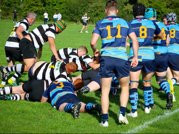 The Farnham forwards try to cross the Guildford line