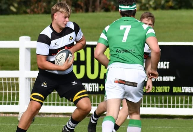 Second row forward Fin Anderson on the charge