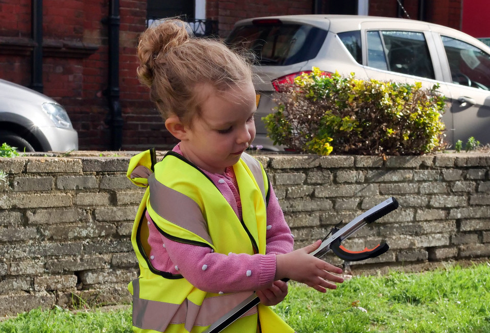 <p>The youngest litter picker</p>