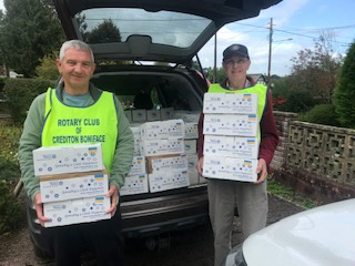Above: Nick Yarnold (left) with Rotarian David Pitts loading boxes into a car.
Below: Rotarian David Pitts and his wife, Jenni, helping load boxes.
Photos: Nick Yarnold