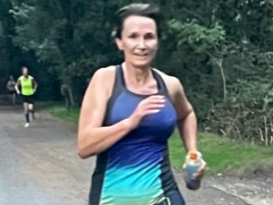 <p>Karen Dixon in full flight in the handicap race</p>
