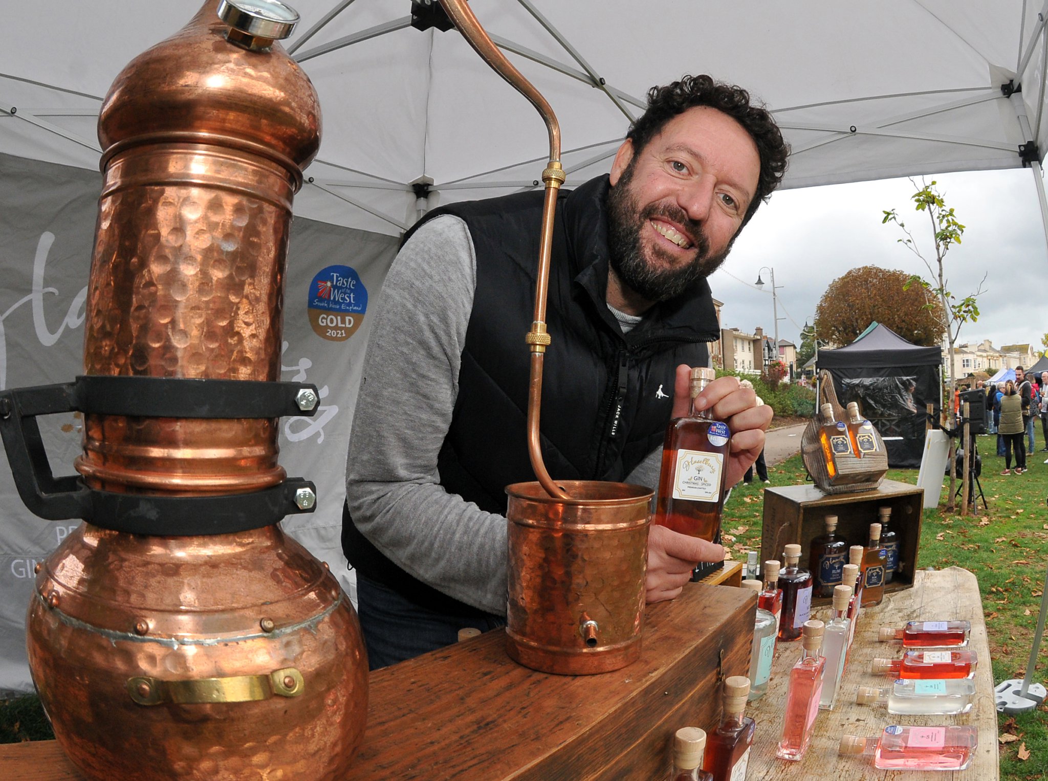 Photo: Steve Pope MDA151022A_SP002
Eat. Food and Drink Festival at Dawlish. Darren Shaw from Haselbury Spirit
