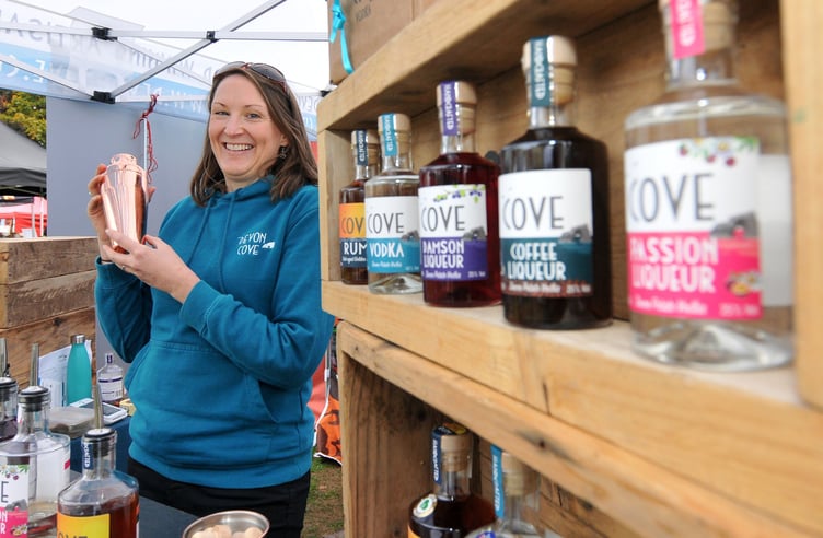 Photo: Steve Pope MDA151022A_SP004
Eat Food and Drink Festival at Dawlish. Leanna Carr from South Hams-based Devon Cove