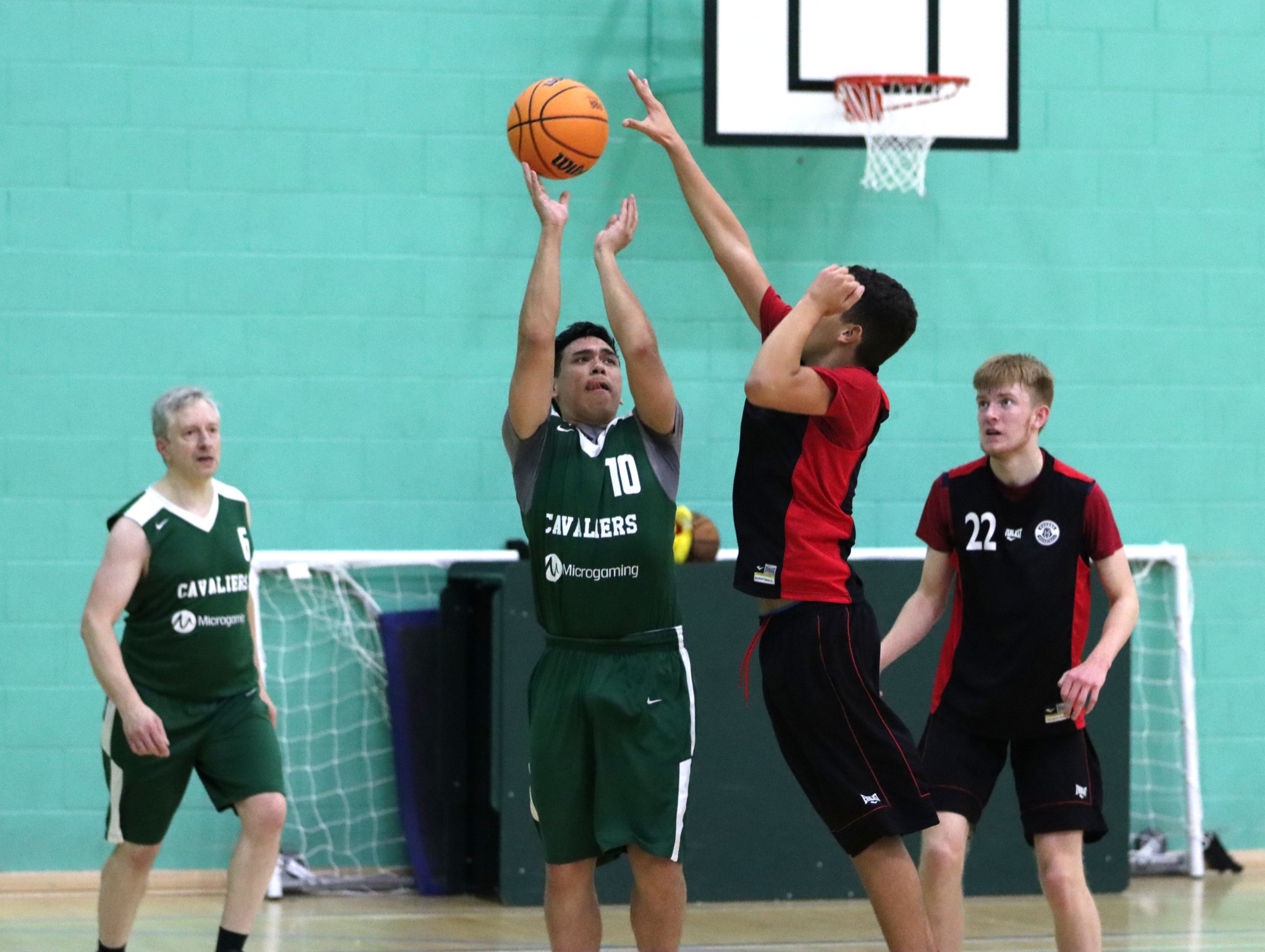 Microgaming Cavaliers’ Baxter Chamberlain shoots as Ravens’ Miltos Provatakis attempts to block his effort