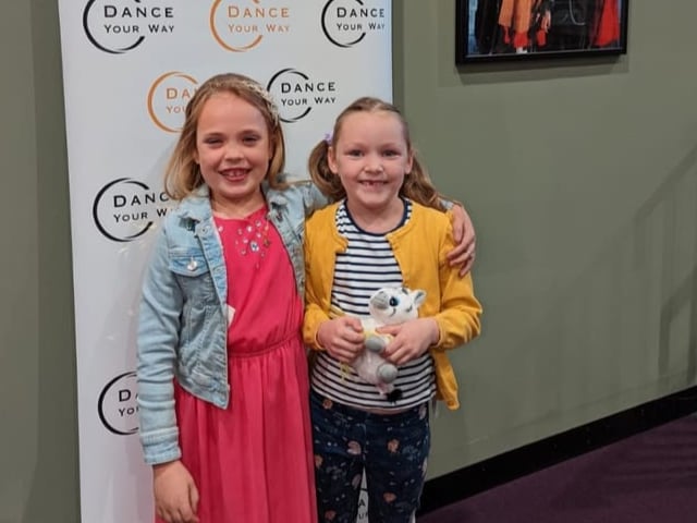 The film’s stars pose for the paparazzi at the premiere