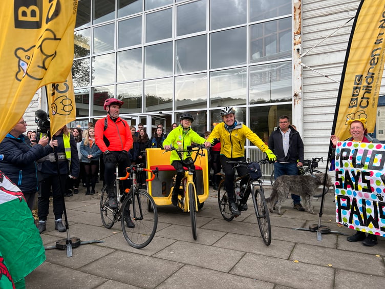 Kai setting off on the Rickshaw Challenge