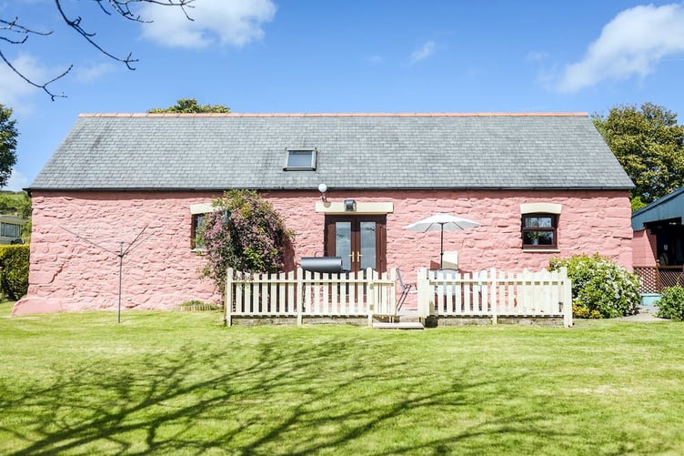 Meini Glas - A cosy farm-stay in the Preselis
