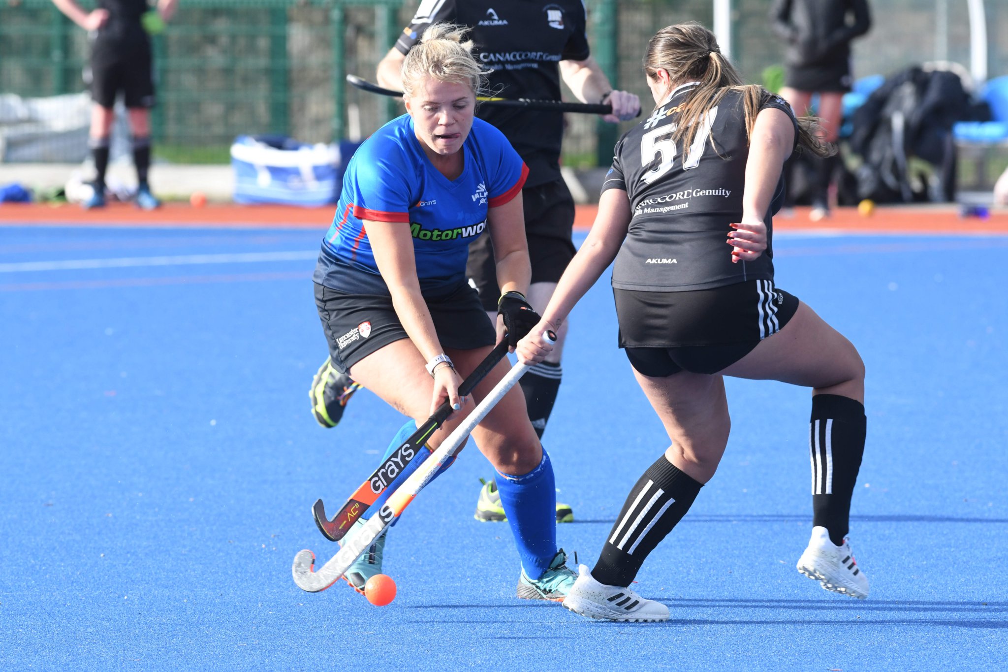 Milly Duggua of Vikings B (with her back to the camera) and Jess Loader of Valkyrs B in the Premier League (DK221022(91))