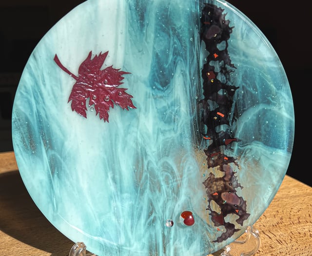 Glass artist wows art scene
