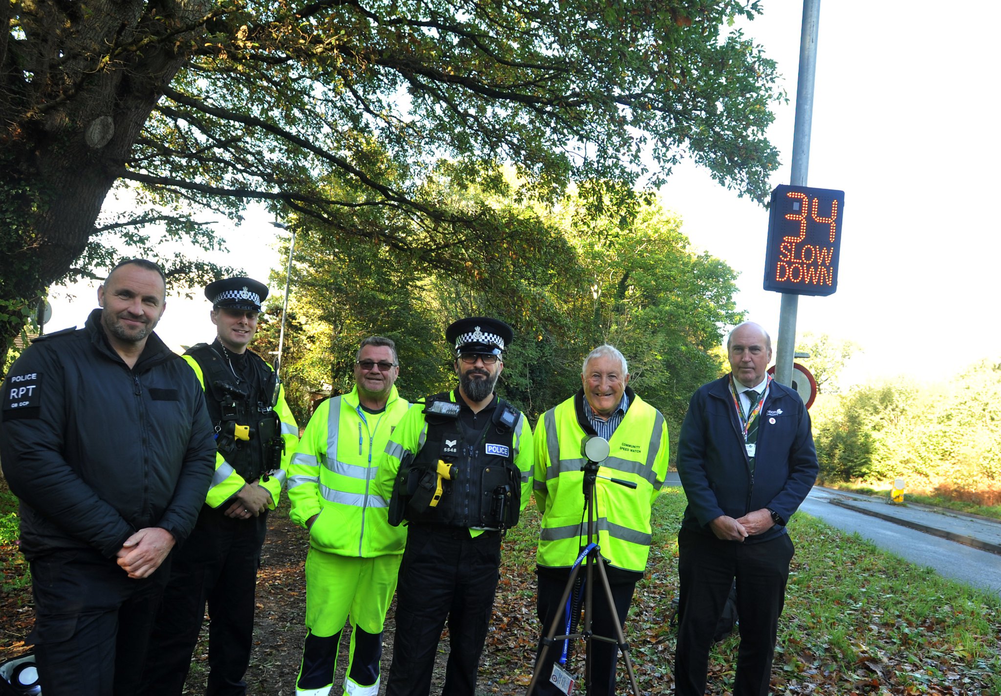 Photo: Steve Pope MDA041122A_SP005
Deployment of Vehicle Activated Signs on St Marychurch Road in Newton Abbot. From left: MPC Ian Harvey, PC Charlie Haggerty, Dave Samson (NA Town Council), Sgt Jason Morrison , Cllr Mike Joyce and Cllr Stuart Hughes (Devon County Council)