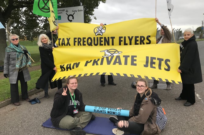 Scientists and youth campaigners blocked an entrance to Farnborough Airport on Thursday, November 10 to demand the end to the ‘obscene, polluting use of private jets’, as part of the new ‘Make Them Pay’ global campaign
