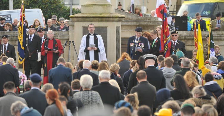 MDA131122F_SP033 Photo: Steve Pope
Remembrance Sunday, Newton Abbot. Service and wreath laying at the war memorial.