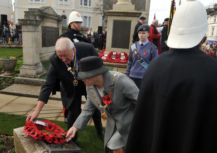MDA131122F_SP013 Photo: Steve Pope
Remembrance Sunday, Newton Abbot. Service and wreath laying at the war memorial.