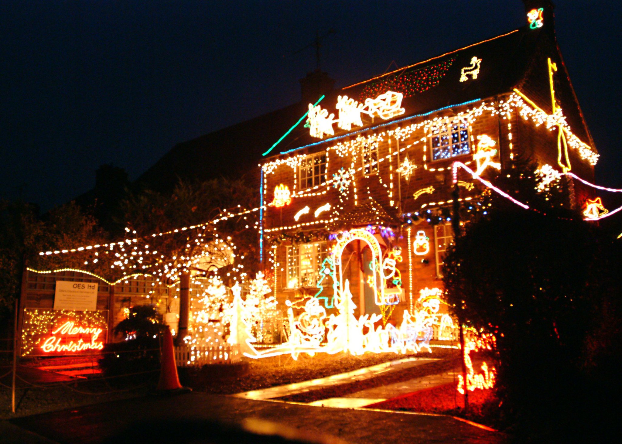 Let there be (Christmas) lights as Farnham fundraiser makes sponsorship plea