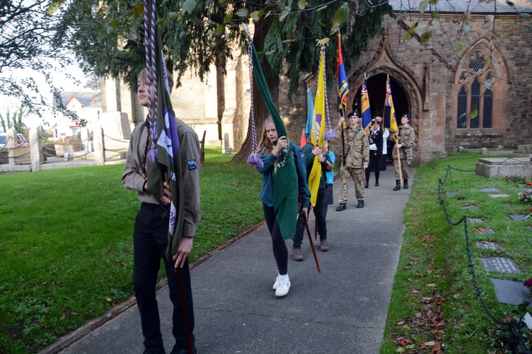 ABOVE: The Mayor’s Cadet, Portreeve Barry Parrish, Mayor Cllr Helen Parker and the Rev Dr Paul Fitzpatrick
Left: Conrad and Philip Ford of Holsworthy Royal British Legion
RIGHT: Richard Hutchings and Lyn Fursdon laying wreaths