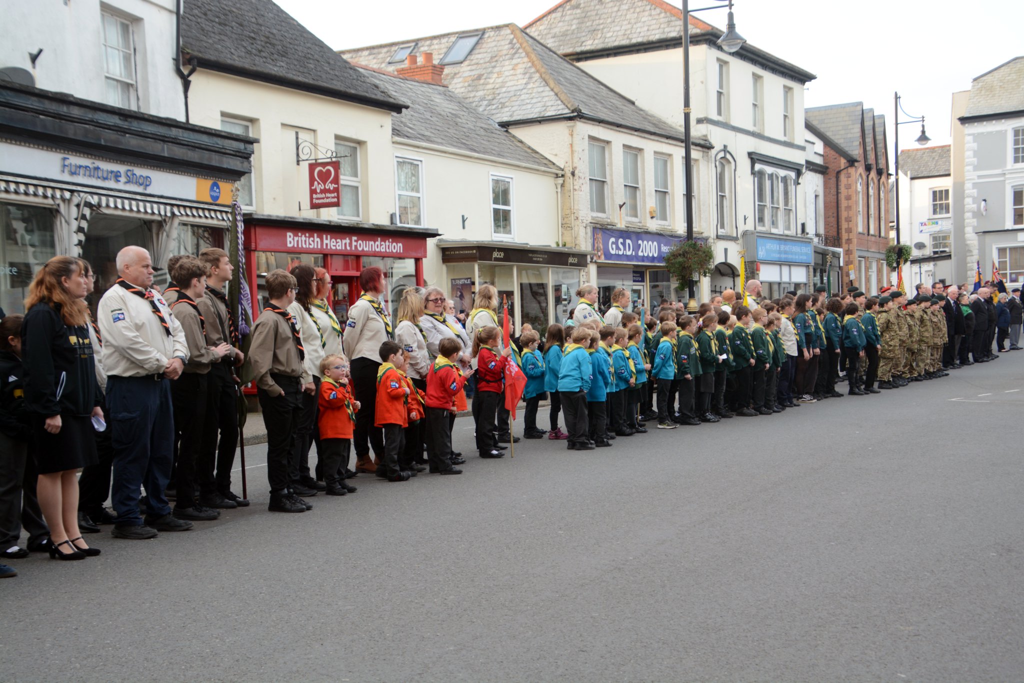 ABOVE: The Mayor’s Cadet, Portreeve Barry Parrish, Mayor Cllr Helen Parker and the Rev Dr Paul Fitzpatrick
Left: Conrad and Philip Ford of Holsworthy Royal British Legion
RIGHT: Richard Hutchings and Lyn Fursdon laying wreaths