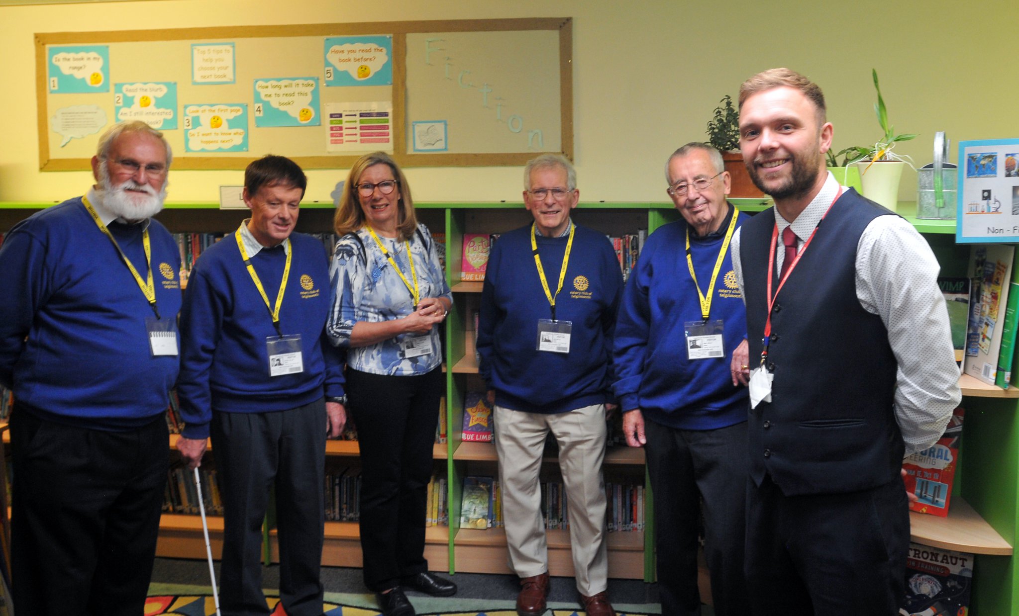 Photo: Steve Pope MDA161122A_SP006
Hazeldown School, Teignmouth. Deputy head Lee Goodenough with members of Teignmouth Rotary Club