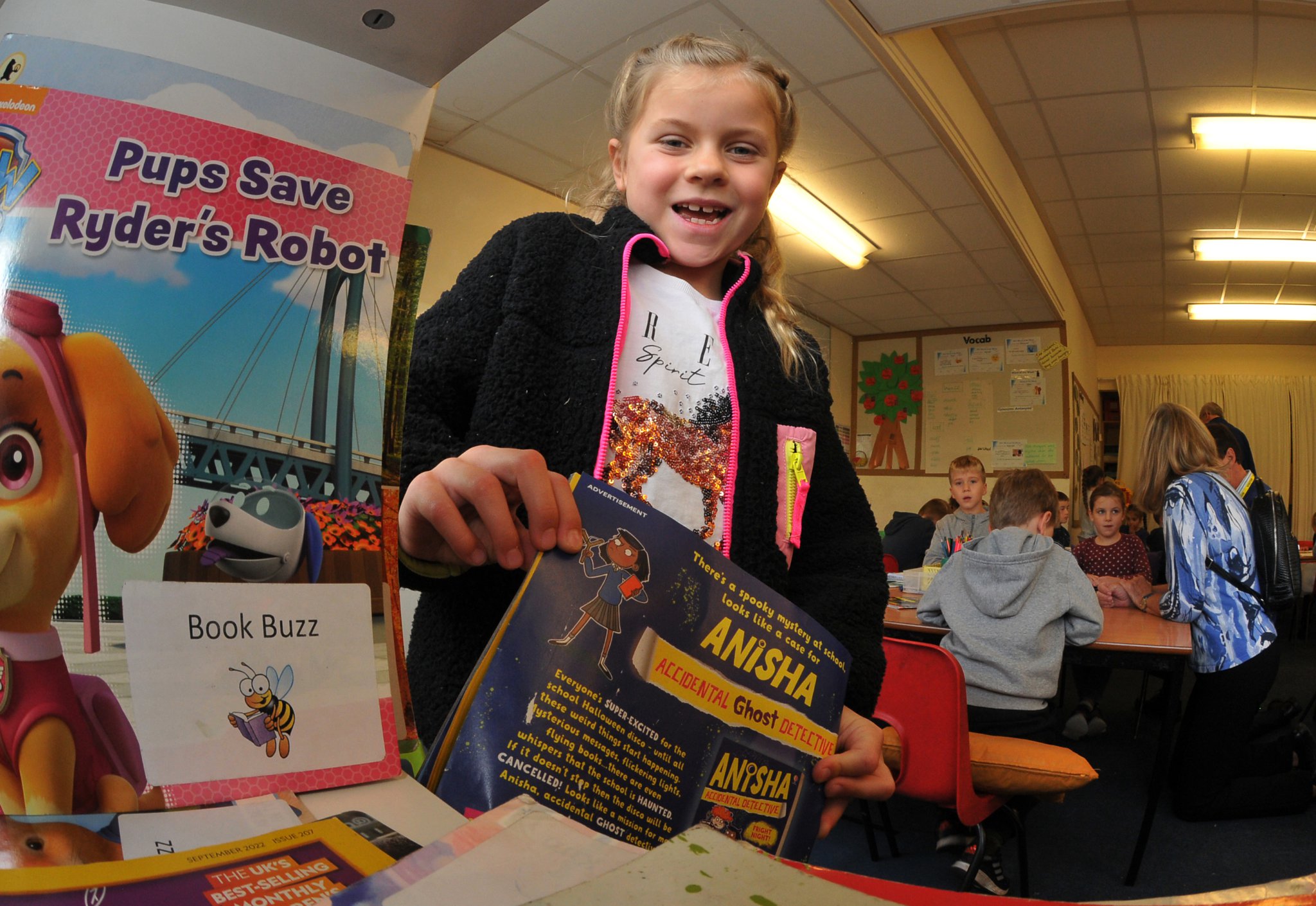 Photo: Steve Pope MDA161122A_SP010
Book Buzz at Hazeldown Primary School in Teignmouth. Geting a buzz from books - Year 2 pupil Poppy chooses yet another book