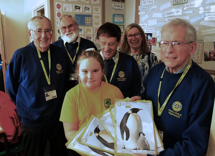 Photo: Steve Pope MDA161122A_SP011
Book Buzz at Hazeldown Primary School in Teignmouth. Year 4 pupil Grace receives the National Geographic for Kids subscritption on behalf of the school from members of the Rotary Club of Teignmouth