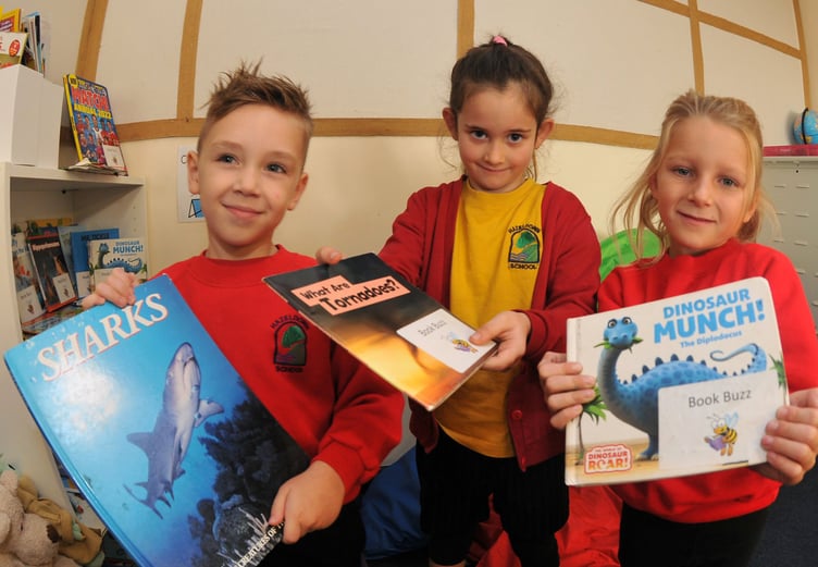 Photo: Steve Pope MDA161122A_SP013
Book Buzz at Hazeldown Primary School in Teignmouth. Bookahlics - KS1 pupils Hunter, Willow and Jess