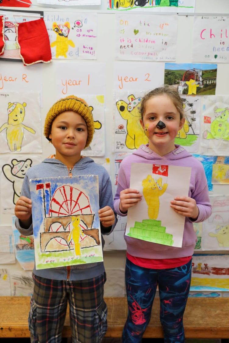 Finlo Crellin & Sienna Tarr with art projects for Children in Need. Photo by Callum Staley (CJS Photography)