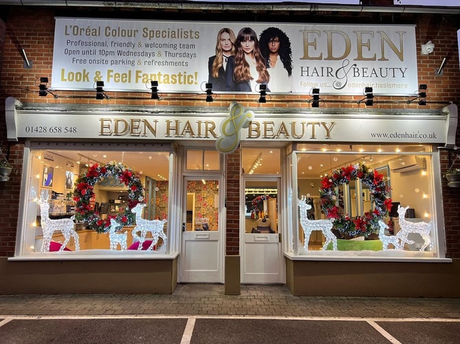 Haslemere shoppers will be able to vote for their favourite Christmas window this December by photographing a QR code in each participating retailer’s window or by visiting www.haslemereparish.org