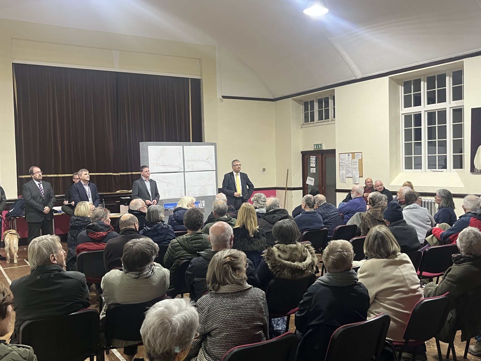 Department of Infrastructure Minister Chris Thomas addresses a meeting in the Corrin Hall, Peel