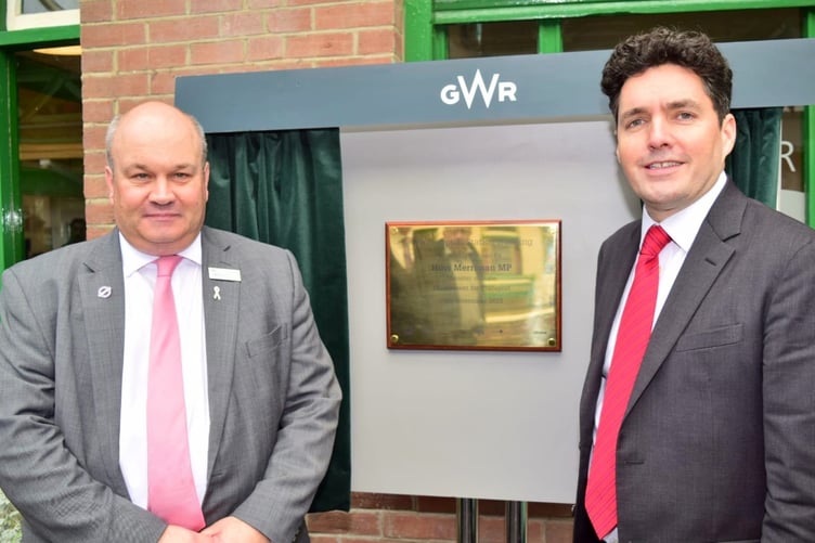 GWR Managing Director Mark Hopwood, left, with Rail Minister Huw Merriman.