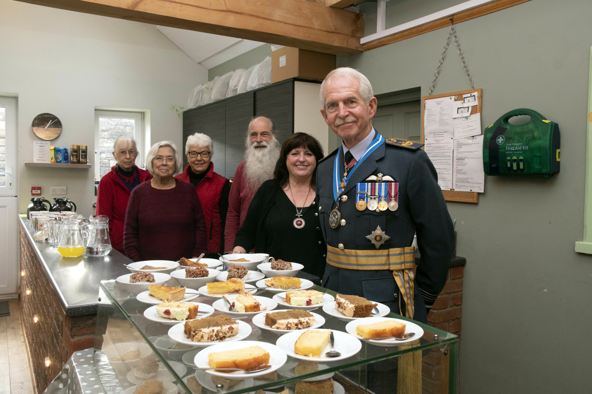 Sir Dusty with some of the volunteers