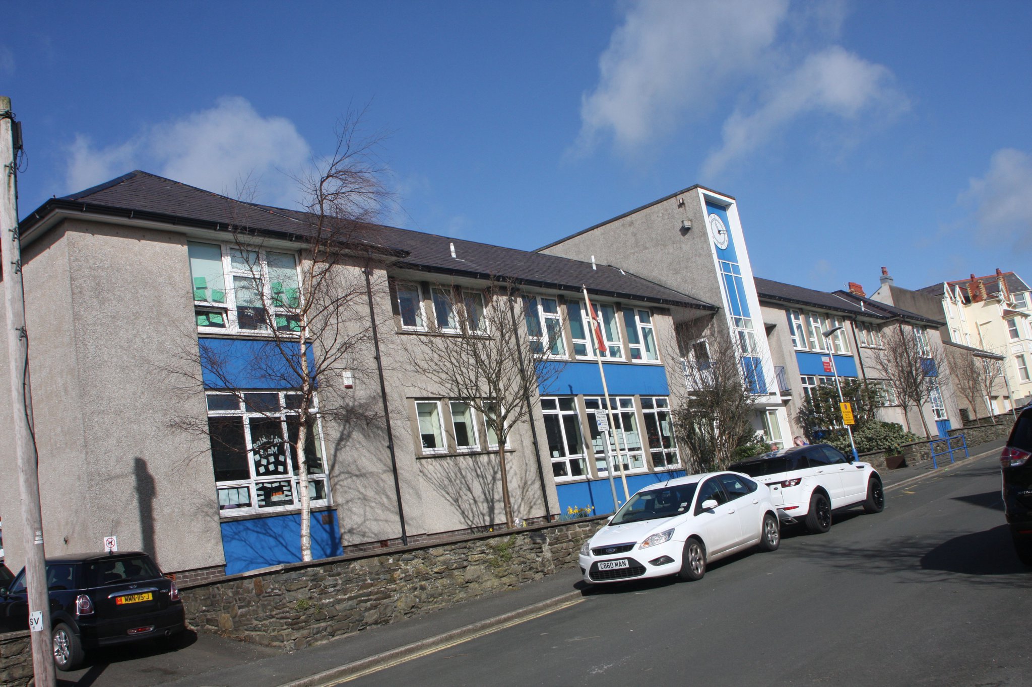 Scoill yn Jubilee Juniors Murrays Road Douglas exterior shots.