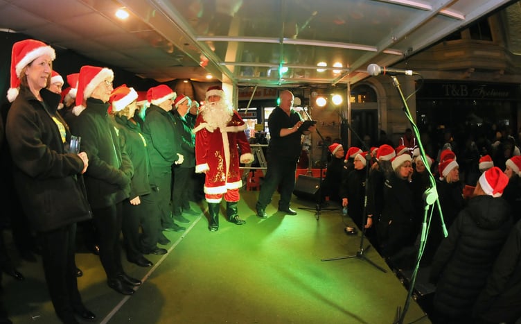 Photo: Steve Pope MDA031222A_SP007
Teignmouth Christmas lights switch on event