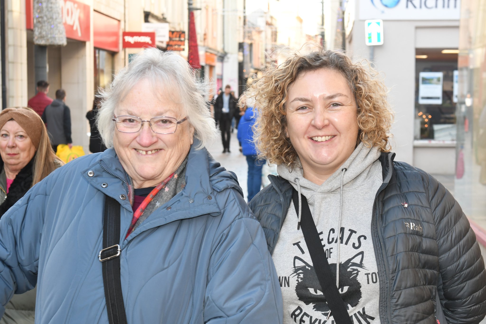 Public opinions on giving Christmas cards - Sine Hill (Ramsey) and Verety McKiernan (Ramsey)