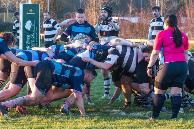 Farnham and Farnborough pack down to entertain the spectators