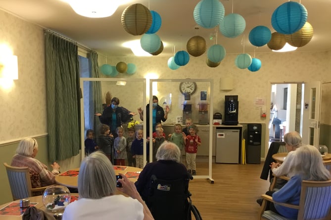 Holybourne Village Pre-School children sing for residents at The Lawn Residential Care Home, Holybourne, December 2022.