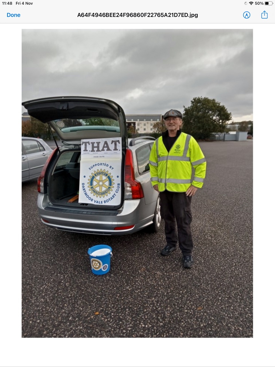 Pictured above is Rick Birmingham a volunteer from Dartmoor Vale Rotary Club with the collection bucket at the Racecourse car park directing the public during a vaccination session.
Picture: Mike Beer (Nov 2022)