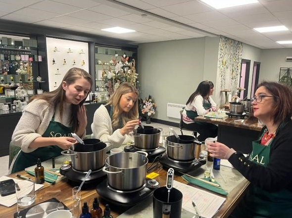 Little Rascals Christmas candlemaking 2