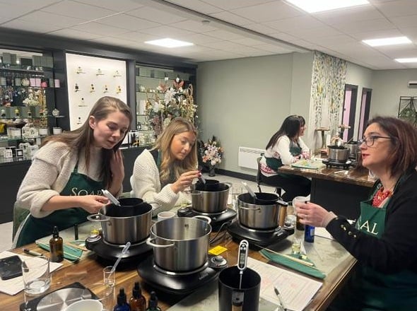 Little Rascals Christmas candlemaking 2
