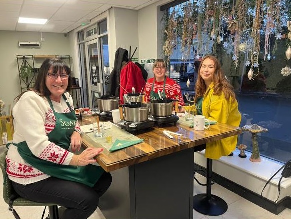 Little Rascals Christmas candlemaking 3