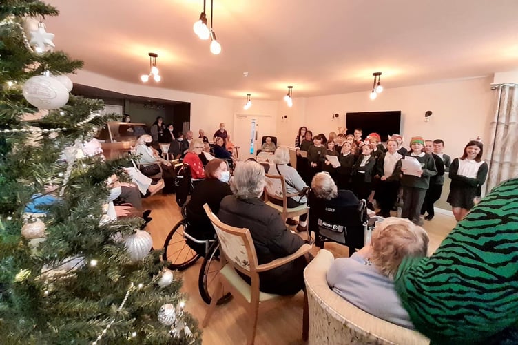 Anstey Junior School Year 6 choir sings at BrendonCare in Alton, December 2022.
